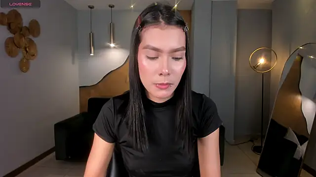 NiaSalvatore online show from 6, 2, 2026