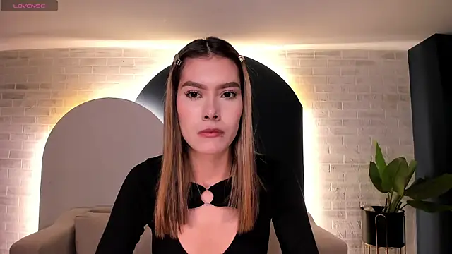 NiaSalvatore online show from 6, 6, 2026