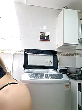 karina warthon online show from 4, 10, 2025