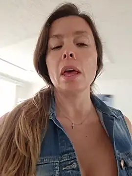 karina warthon online show from 12, 6, 2026