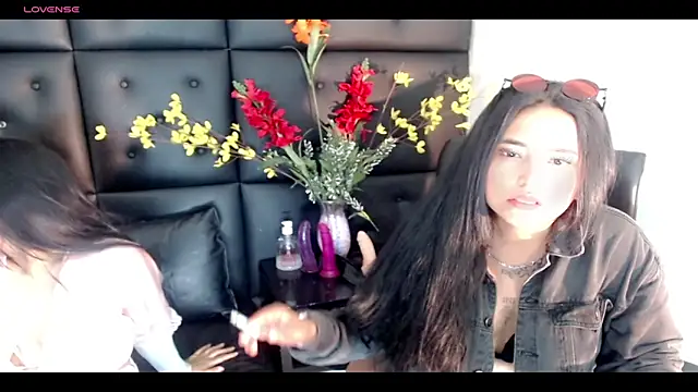 Snapshot of Carolaine01 chatting on 5, 3, 2025 Carolaine01 online show from 5, 3, 2025