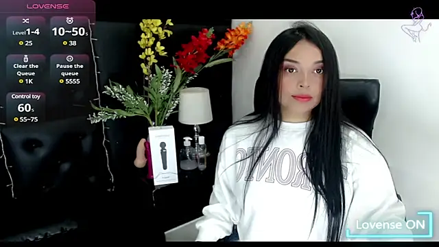 Snapshot of Carolaine01 chatting on 20, 3, 2025 Carolaine01 online show from 20, 3, 2025