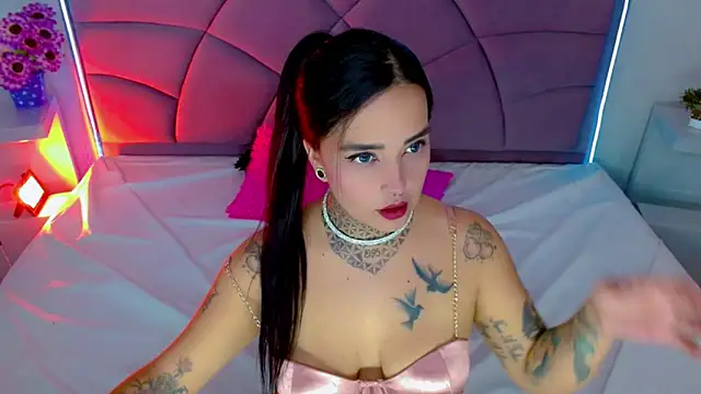 Snapshot of Carolaine01 chatting on 17, 9, 2025 Carolaine01 online show from 17, 9, 2025