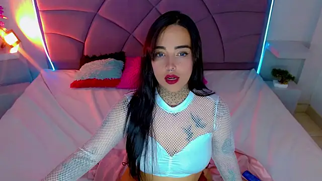 Snapshot of Carolaine01 chatting on 5, 10, 2025 Carolaine01 online show from 5, 10, 2025