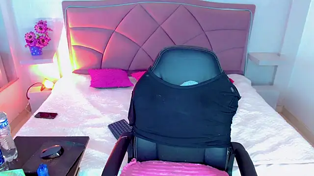 Snapshot of Carolaine01 chatting on 13, 10, 2025 Carolaine01 online show from 13, 10, 2025