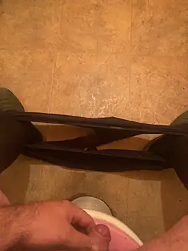 Snapshot of balint35 chatting on 15, 10, 2025 balint35 online show from 15, 10, 2025