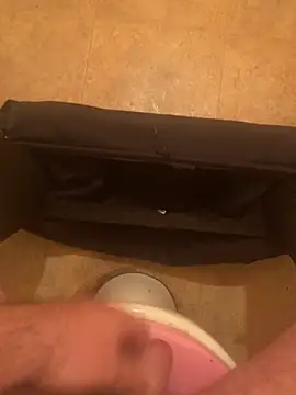 Snapshot of balint35 chatting on 22, 10, 2025 balint35 online show from 22, 10, 2025