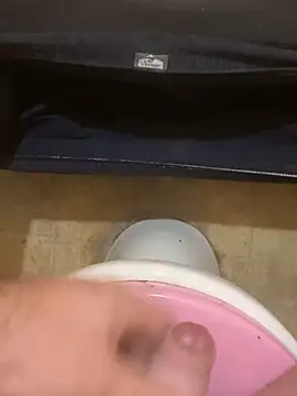 Snapshot of balint35 chatting on 12, 11, 2025 balint35 online show from 12, 11, 2025