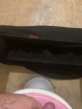 Snapshot of balint35 chatting on 29, 11, 2025 balint35 online show from 29, 11, 2025