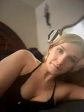 Snapshot of Kitty_DaCocks chatting on 2, 7, 2026 Kitty DaCocks online show from 2, 7, 2026