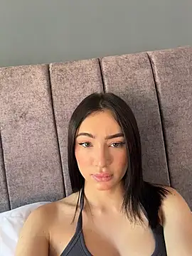 Maddy Jones online show from 24, 6, 2026