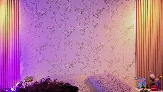 Charlotte  Miller online show from 23, 4, 2026