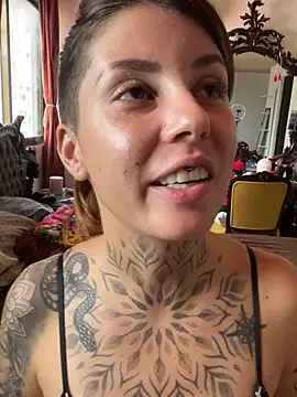 Snapshot of Izy_cute_ chatting on 3, 10, 2025 Izy cute online show from 3, 10, 2025