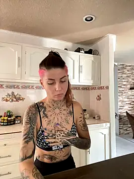 Snapshot of Izy_cute_ chatting on 18, 11, 2025 Izy cute online show from 18, 11, 2025