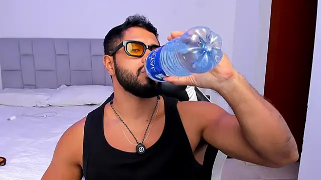 Santiago huntt online show from 16, 4, 2026