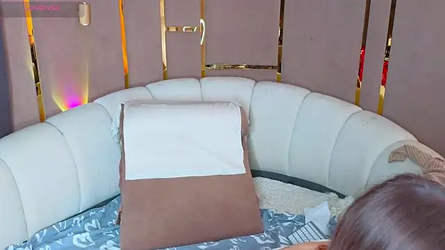 emilytrays online show from 29, 6, 2026
