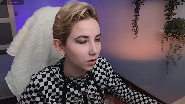 Snapshot of Aurora_First chatting on 9, 2, 2025 Aurora First online show from 9, 2, 2025