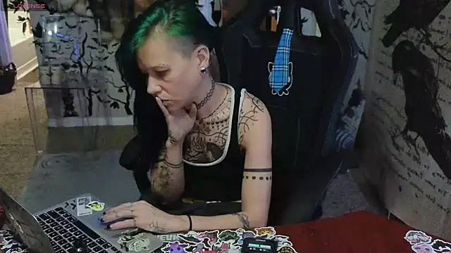 Snapshot of trashbrat chatting on 28, 9, 2025 trashbrat online show from 28, 9, 2025