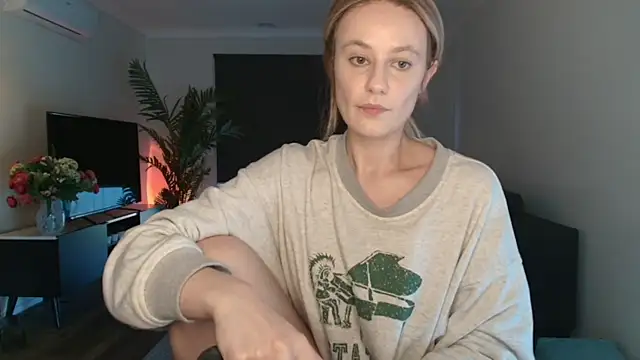 naughtykirra online show from 27, 7, 2026