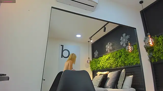 Snapshot of Blue_Angell chatting on 13, 3, 2025 Blue Angell online show from 13, 3, 2025