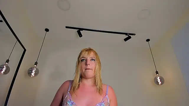 Snapshot of Blue_Angell chatting on 20, 9, 2025 Blue Angell online show from 20, 9, 2025