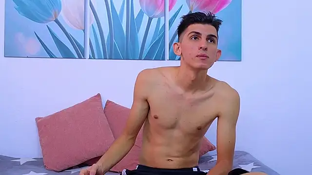 Snapshot of Ana_and_Leo chatting on 5, 3, 2025 Ana and Leo online show from 5, 3, 2025