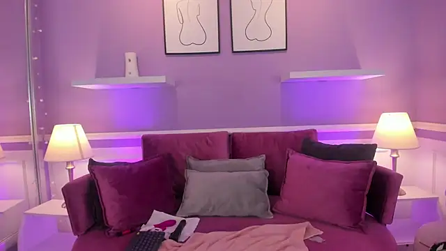 Emma Walkerr  online show from 7, 2, 2025