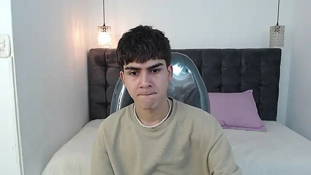 Tommy18   online show from 8, 1, 2025