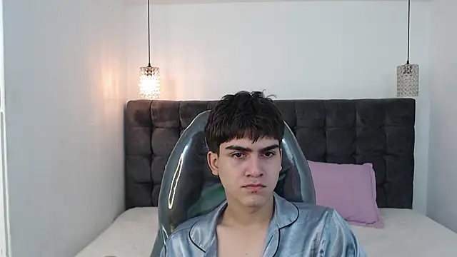 Tommy18   online show from 9, 1, 2025