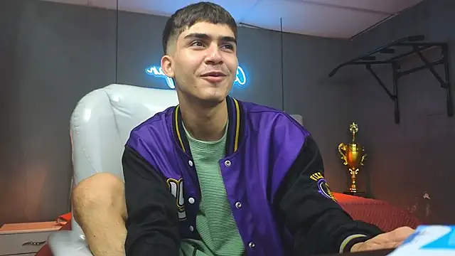 Tommy18   online show from 11, 2, 2025