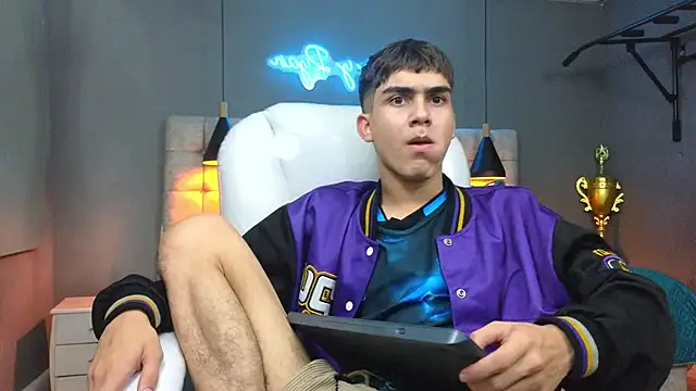 Tommy18   online show from 14, 2, 2025