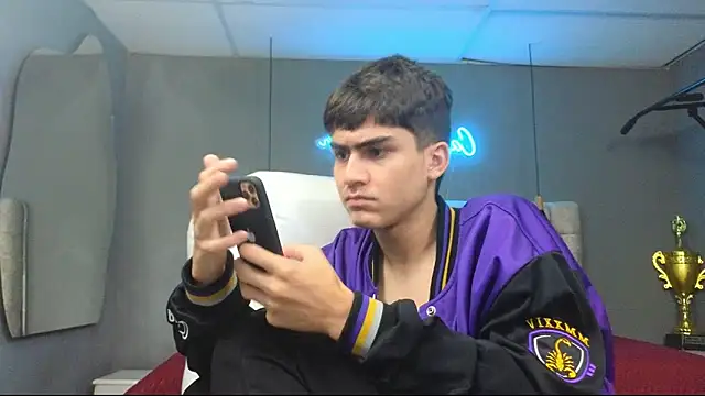 Tommy18   online show from 27, 2, 2025