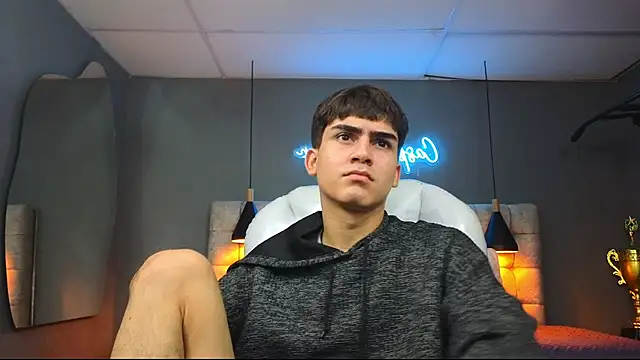 Tommy18   online show from 5, 3, 2025