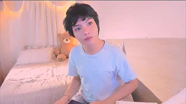 AllanYong18 online show from 11, 11, 2025