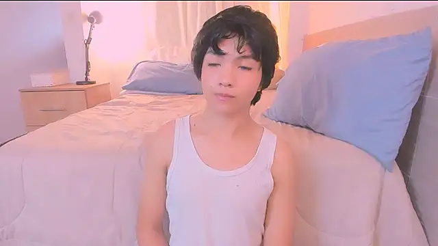 AllanYong18 online show from 5, 12, 2025