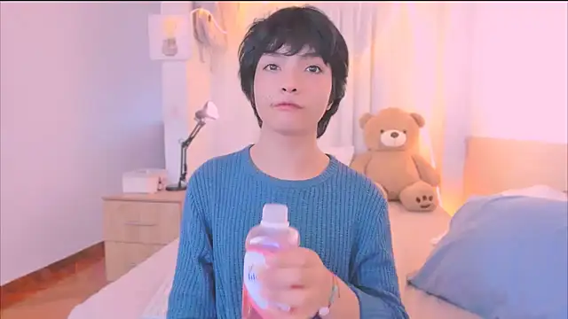 AllanYong18 online show from 18, 12, 2025