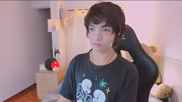 AllanYong18 online show from 20, 4, 2026