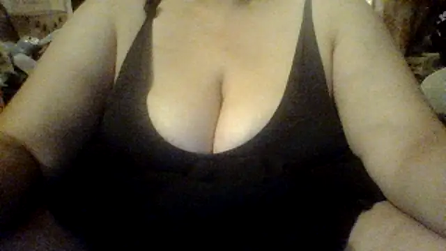 Snapshot of Nice_n_hairy580 chatting on 15, 11, 2025 Nice n hairy580 online show from 15, 11, 2025