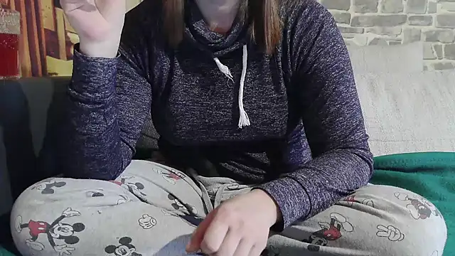 Snapshot of YviEngel87 chatting on 25, 11, 2025 YviEngel87 online show from 25, 11, 2025