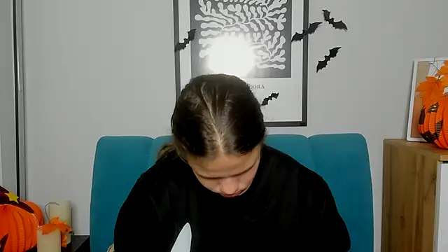 AdeleCruz online show from 2, 11, 2025