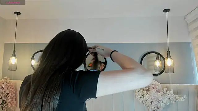 chelsea bolton  online show from 9, 4, 2026