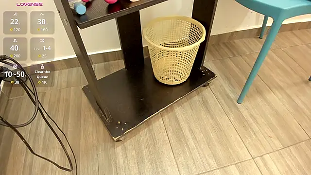 Thifany Hampton  online show from 7, 3, 2025