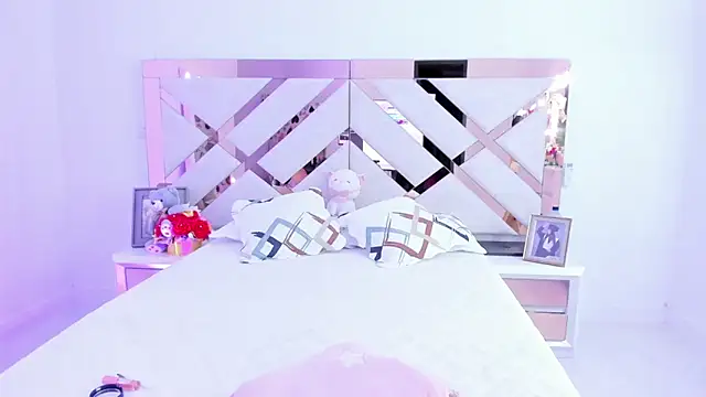 trissha xk1 online show from 21, 4, 2026