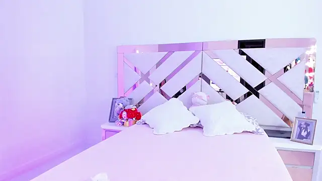 trissha xk1 online show from 30, 4, 2026