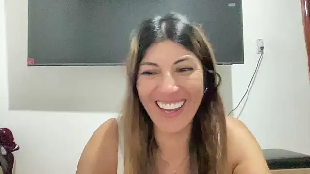 LunaBeya online show from 12, 10, 2025