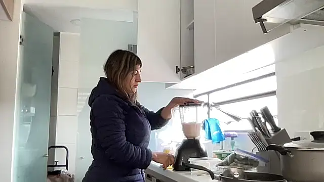 LunaBeya online show from 19, 4, 2026