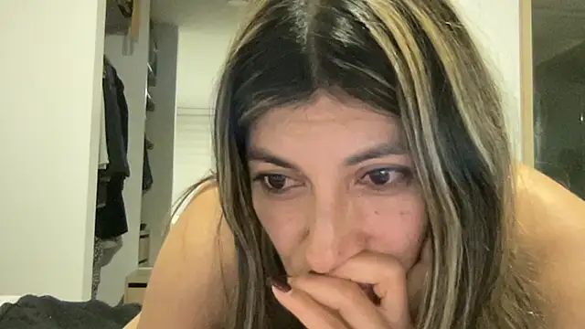 LunaBeya online show from 20, 4, 2026