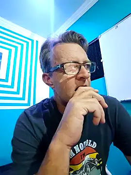 itsmeyes69 online show from 18, 1, 2025