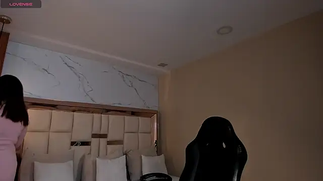 zoes milee online show from 27, 4, 2026