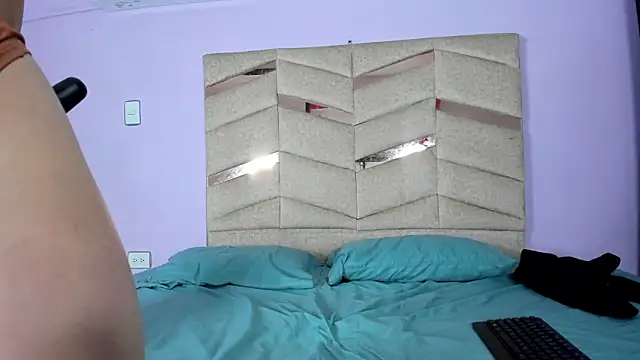 RubiSharqui  online show from 4, 3, 2025